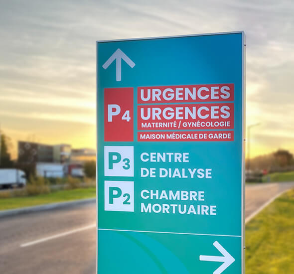 totem signalétique véhicules centre hospitalier