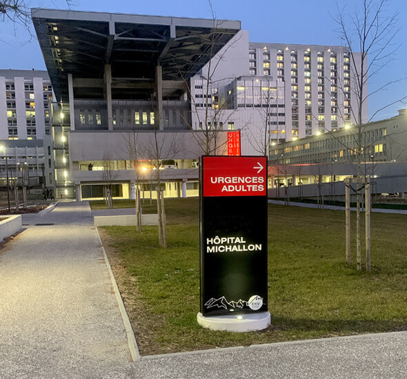 totem autonome photovoltaique pharos marcal