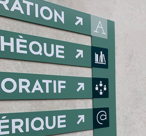 signalétique directionnelle Médiathèque Maison de quartier